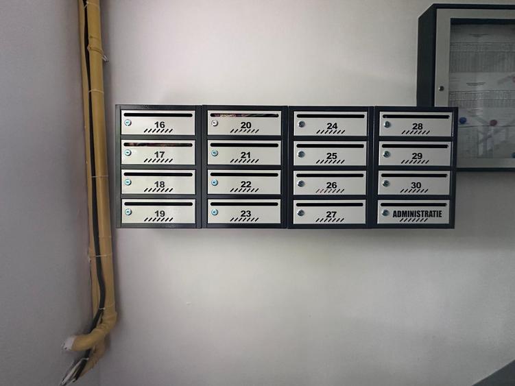 Apartament cu 3 camere decomandat în Drumul Taberei