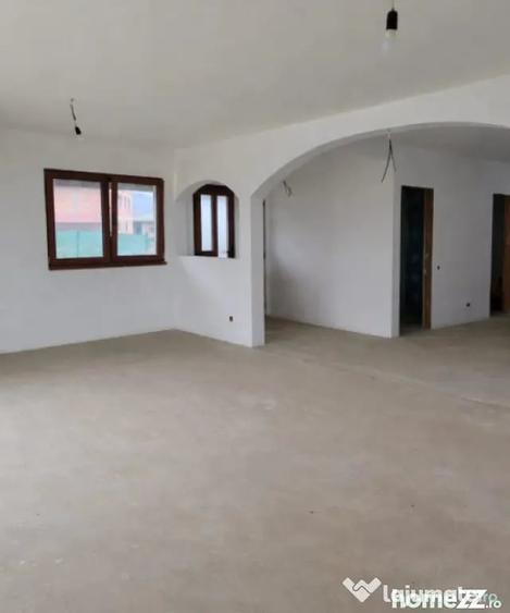 Casă cu 3 camere cu Teren 5000 Mp în Tăuții-Măgherăuș