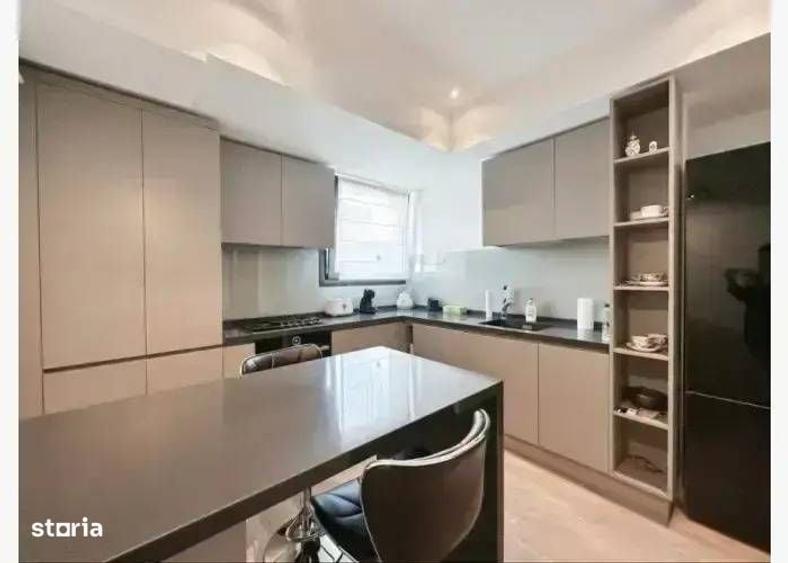 Apartament cu 4 camere decomandat în Herăstrău