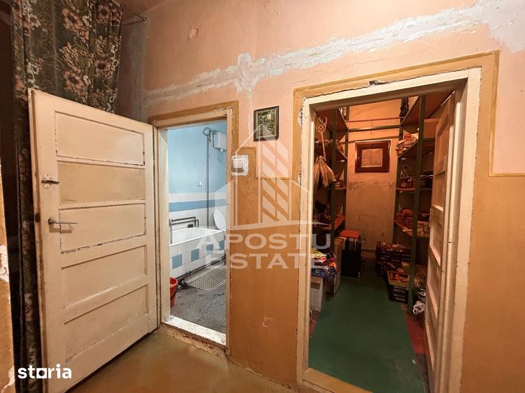Casă cu 6 camere cu Teren 537 Mp în Est