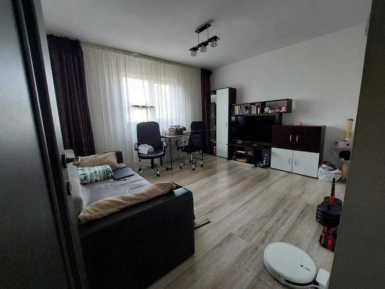 Apartament cu 2 camere decomandat, mobilat în Alexandru cel Bun