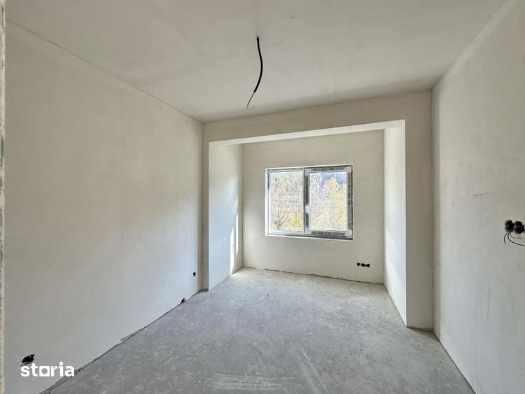 Casă cu 4 camere cu Teren 400 Mp în Florești