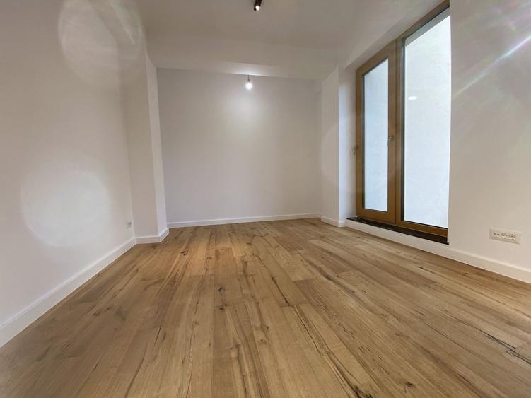 Apartament cu 3 camere semidecomandat în Domenii