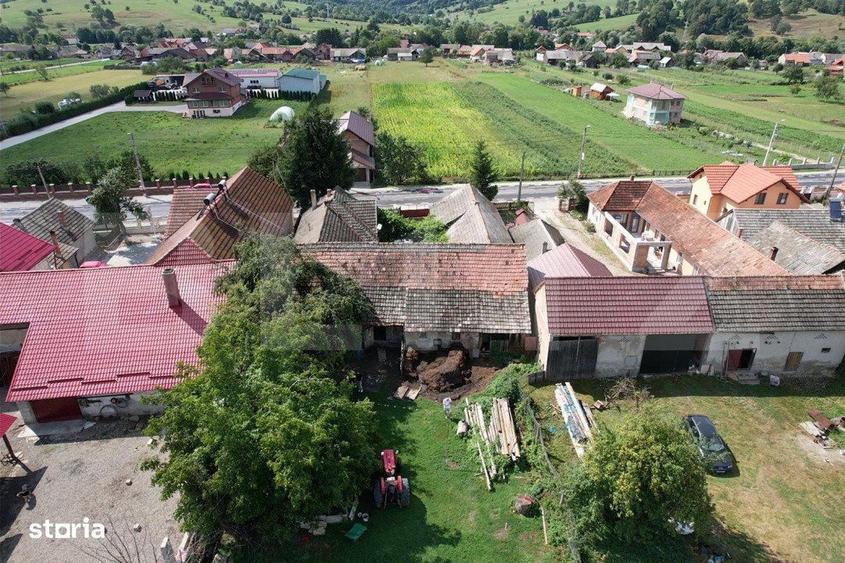 Casă cu 4 camere în Acriș