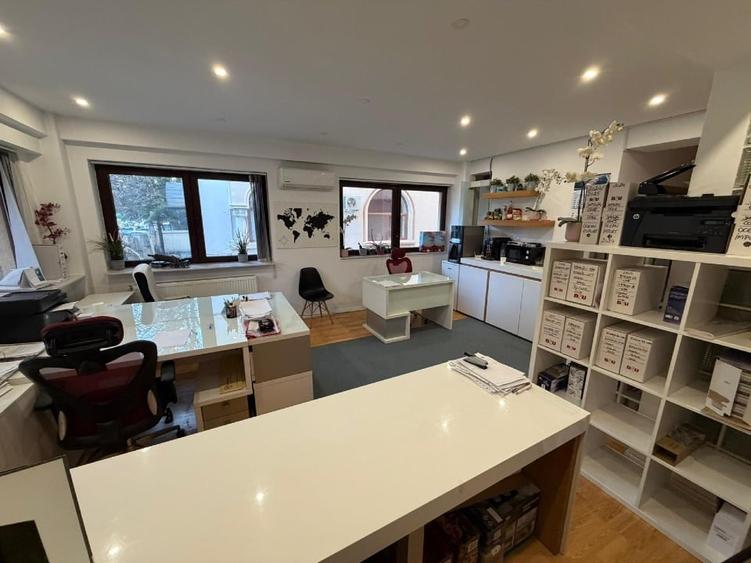 Apartament cu 3 camere semidecomandat în Dorobanți