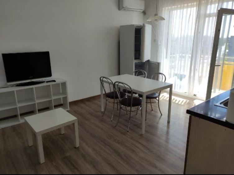 Apartament cu 3 camere decomandat în Fortuna