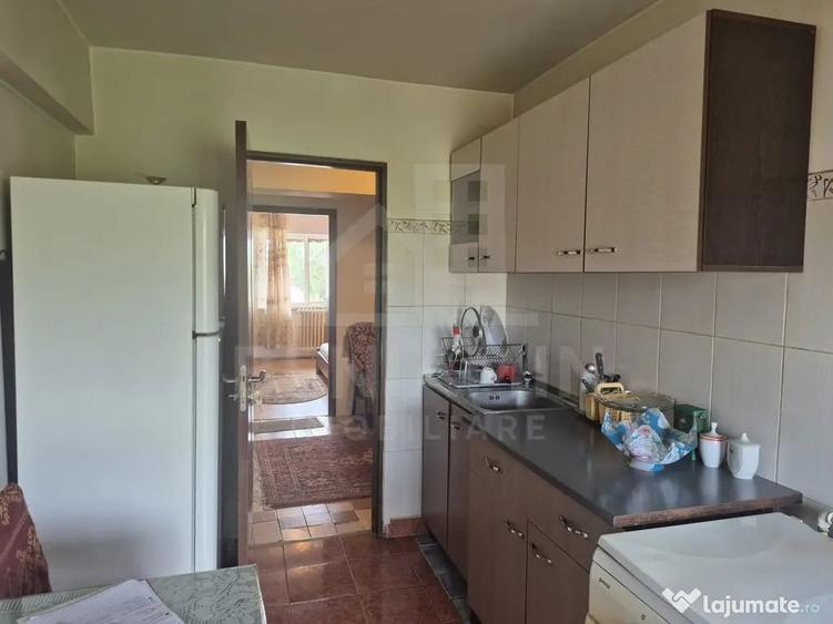 Apartament cu 3 camere decomandat în Sărari