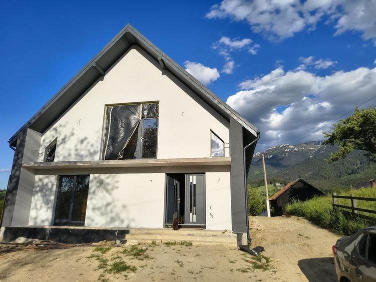 Casă cu 4 camere în Bran