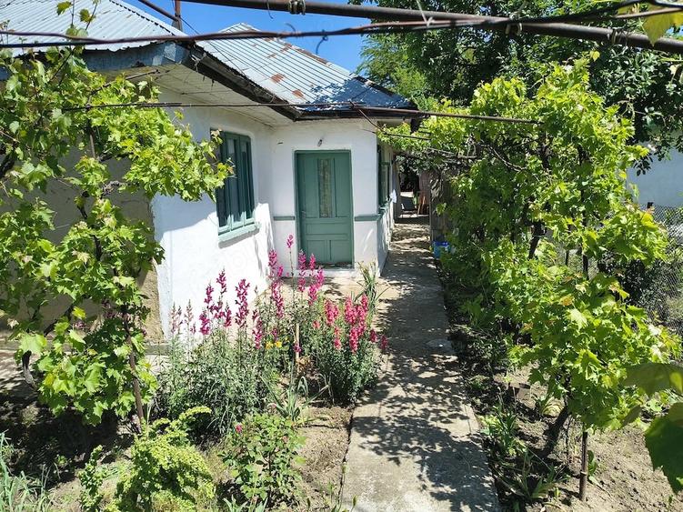 Casă cu 4 camere cu Teren 100 Mp în Exterior Vest