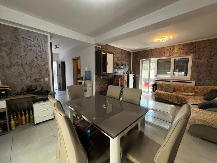 Duplex cu 4 camere cu Canalizare în Domnești