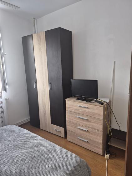 Apartament cu 2 camere semidecomandat în Giurgiului