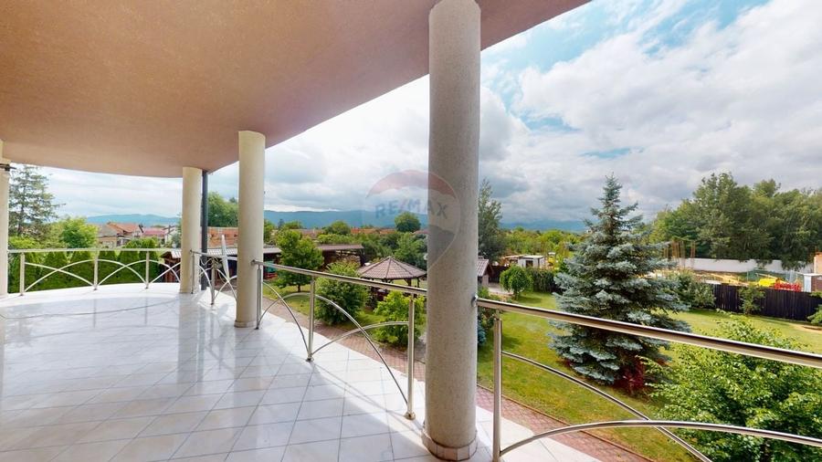 Casă cu 7 camere cu Teren 2418 Mp în Ghimbav Livadă