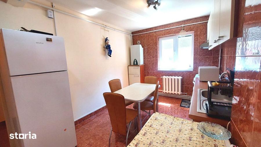 Apartament cu 2 camere, mobilat în Cetate