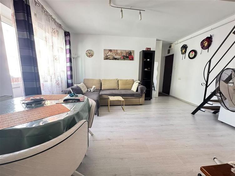 Apartament cu 3 camere decomandat, mobilat în Vasile Aaron