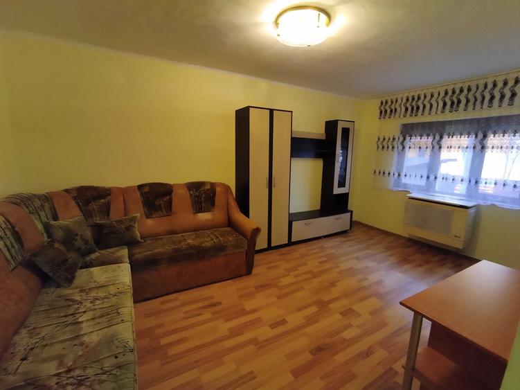 Garsonieră decomandată în Central