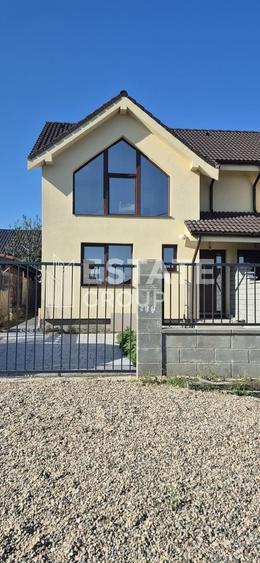 Duplex cu 3 camere cu Canalizare în Moșnița Nouă