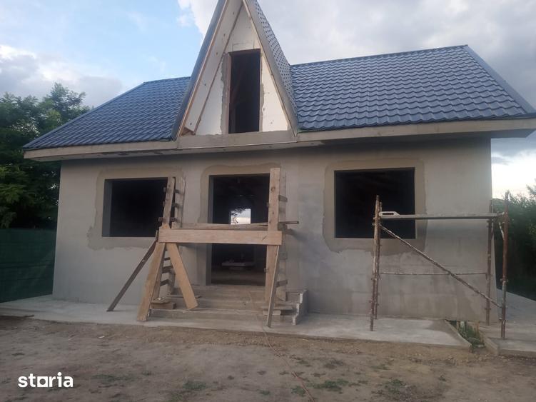 Casă cu 4 camere cu Teren 200 Mp în Lumina
