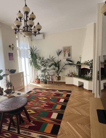 Apartament cu 3 camere semidecomandat în Cișmigiu