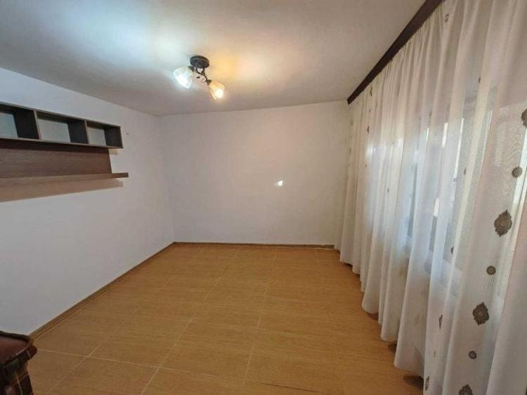 Casă individuală cu 4 camere cu Canalizare în Coiciu
