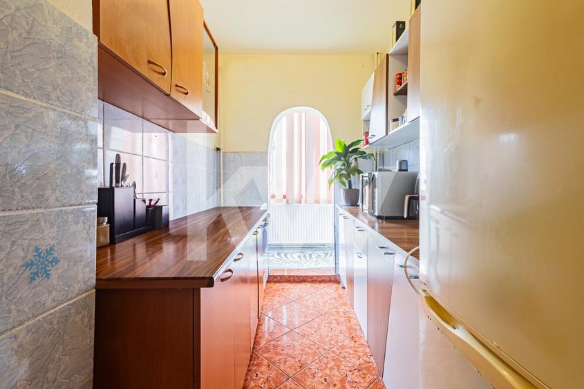 Apartament cu 3 camere decomandat, mobilat în Bartolomeu