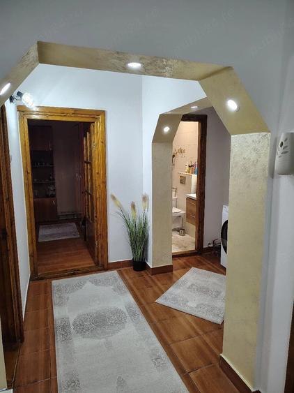 Apartament cu 3 camere decomandat în Est