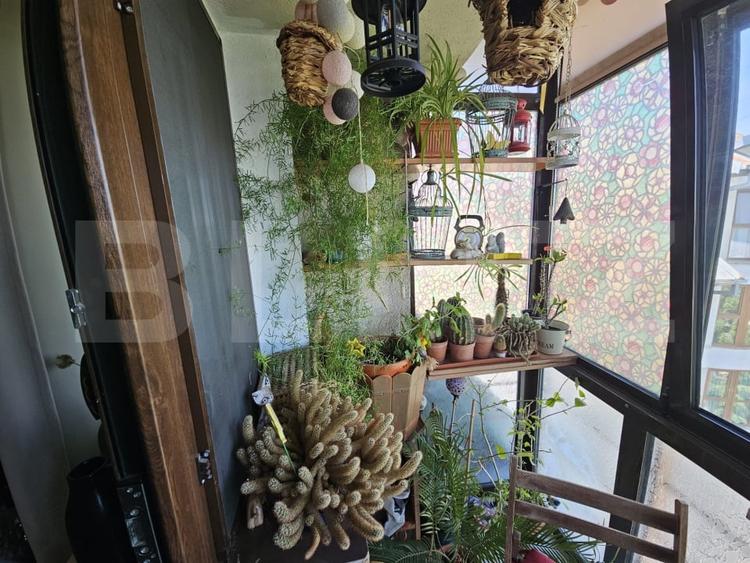 Apartament cu 3 camere semidecomandat, mobilat în Bucium