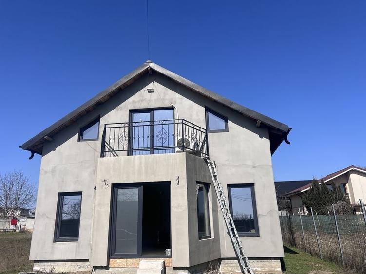 Casă cu 4 camere cu Teren 540 Mp în Odaia Manolache