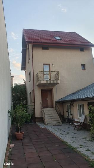 Casă cu 5 camere cu Teren 300 Mp în Pieptănari