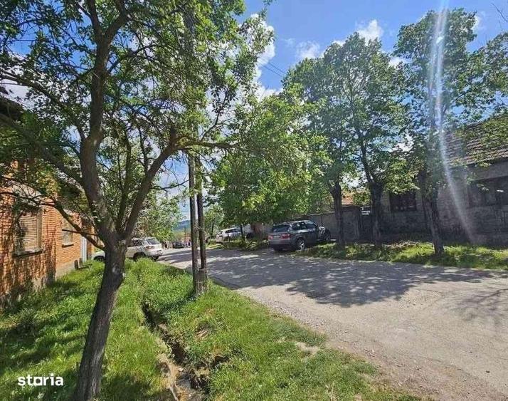 Casă cu 4 camere în Rogoz