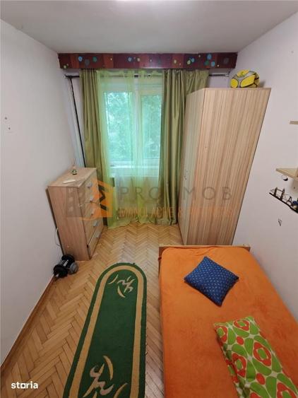 Apartament cu 3 camere semidecomandat în Crâng