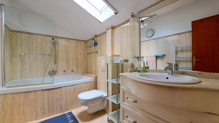 Duplex cu 5 camere cu Canalizare în Voluntari