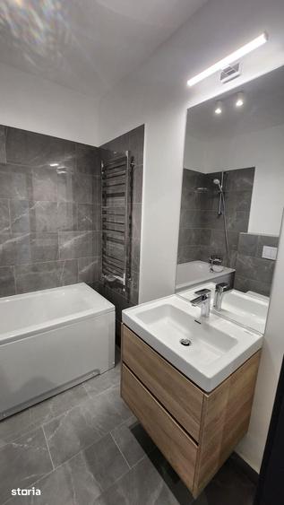 Apartament cu 3 camere semidecomandat în Dâmbul Rotund