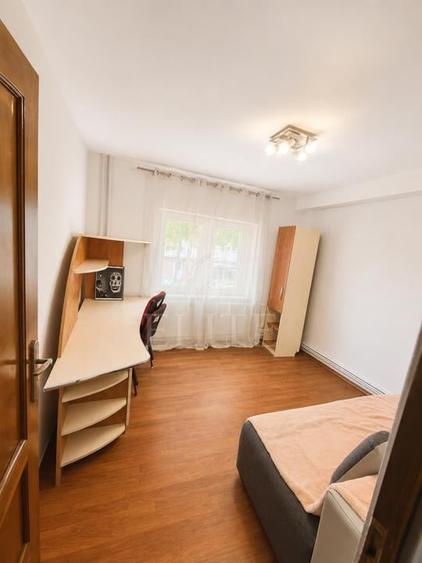 Apartament cu 3 camere decomandat în Zorilor — fotografia 3