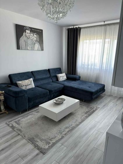 Apartament cu 3 camere decomandat în Rovine