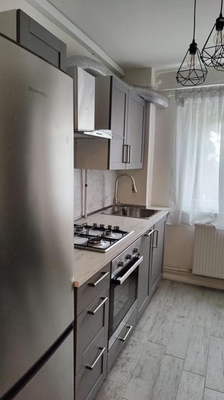 Apartament cu 3 camere, mobilat în Torontalului
