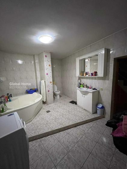 Casă individuală cu 7 camere cu Canalizare în Splaiul Unirii