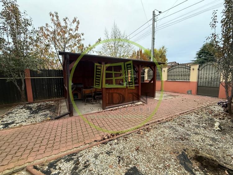 Casă individuală cu 4 camere cu Canalizare în Cârcea