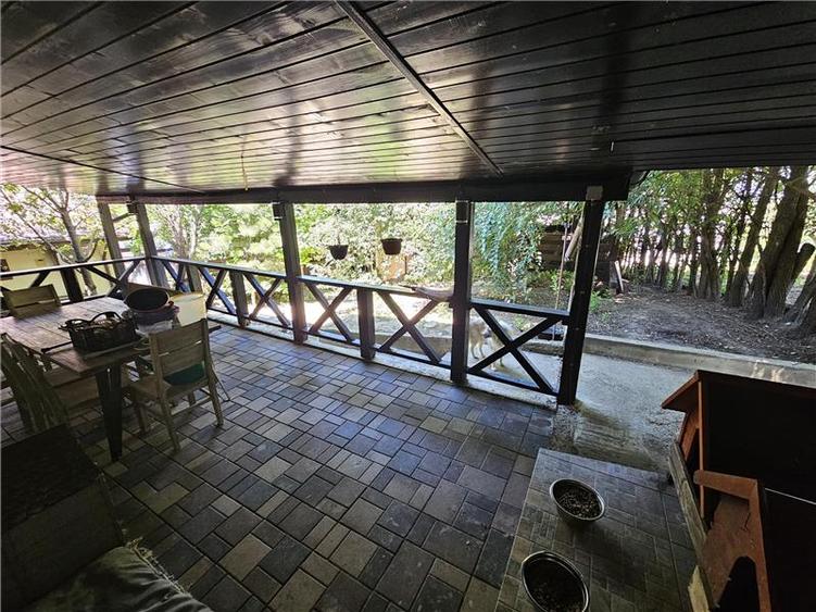 Casă cu 6 camere cu Canalizare în Aroneanu