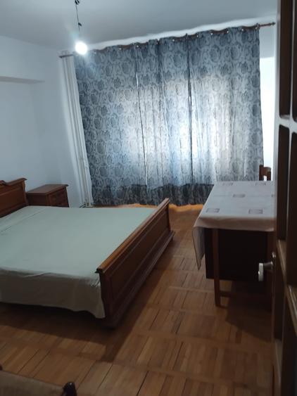 Apartament cu 3 camere decomandat în Canta