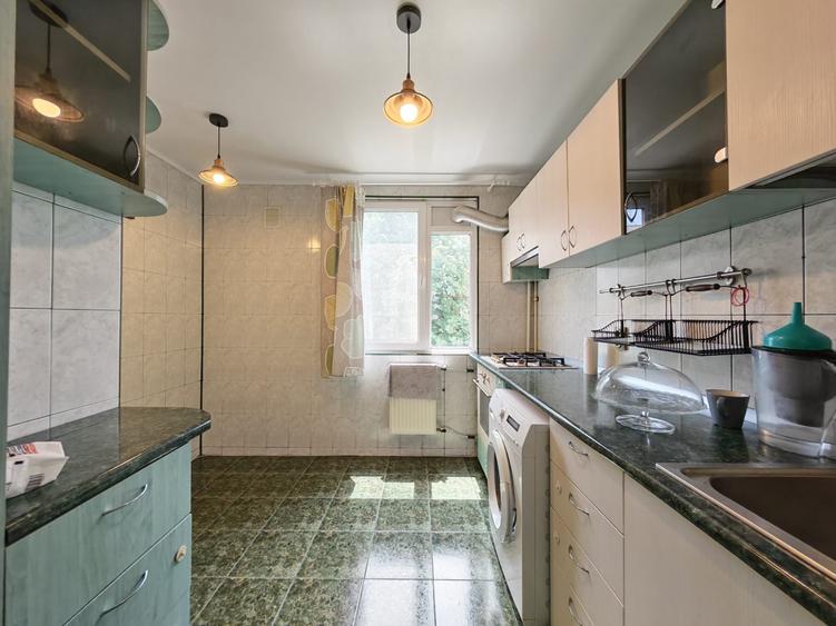 Apartament cu 3 camere semidecomandat în Drumul Taberei