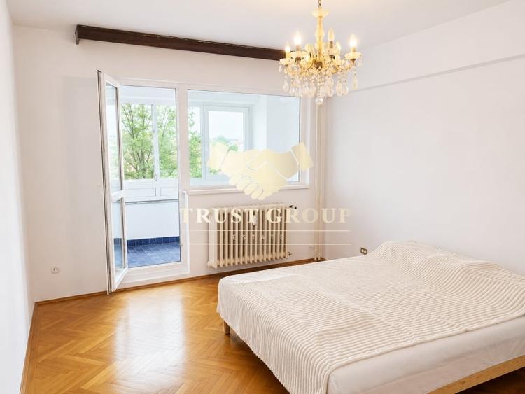 Apartament cu 4 camere decomandat în Polonă