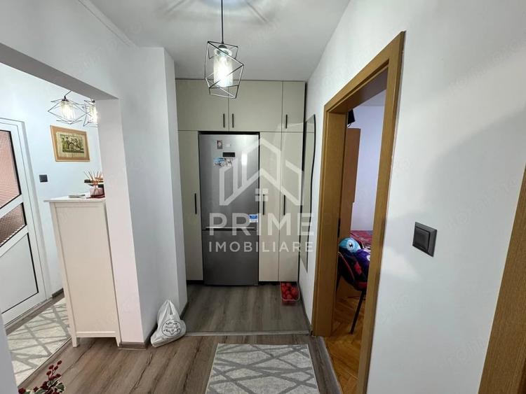 Apartament cu 4 camere decomandat în Cetate