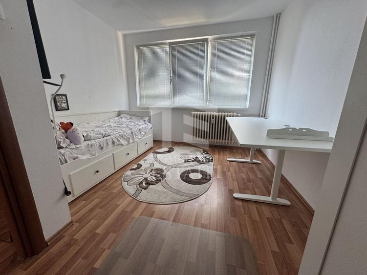 Apartament cu 3 camere semidecomandat, mobilat în Tei