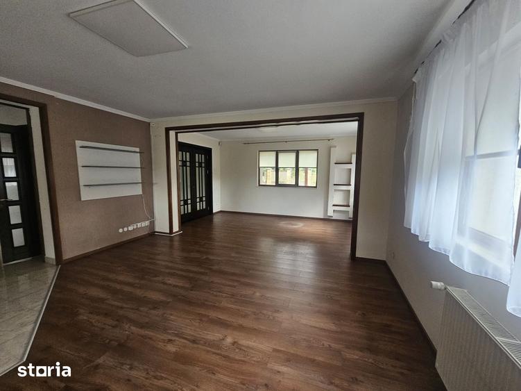 Casă cu 8 camere cu Teren 1500 Mp în Valea Lupului