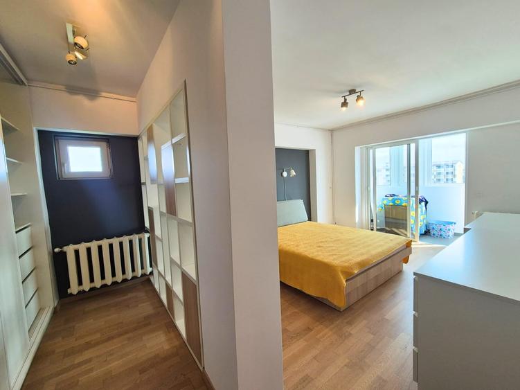 Apartament cu 3 camere decomandat în Metalurgie
