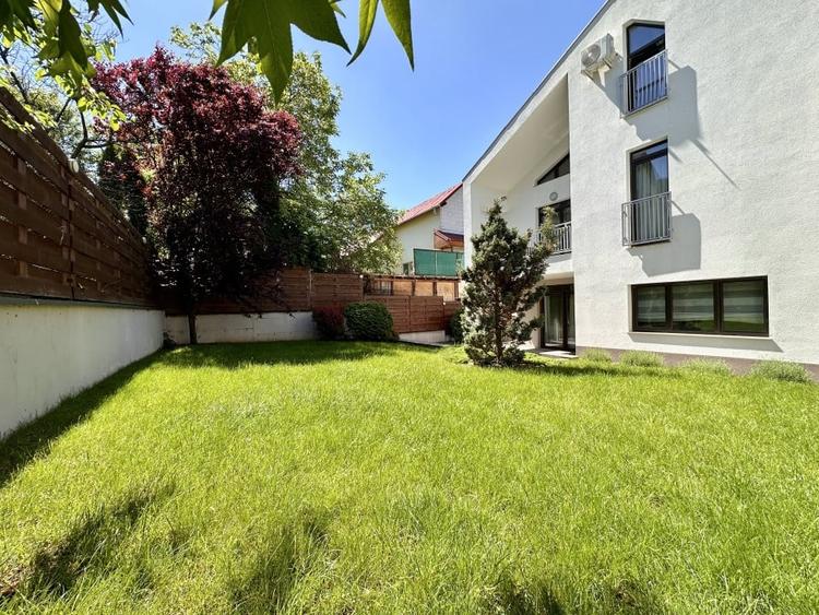 Apartament cu 3 camere semidecomandat, mobilat în Central