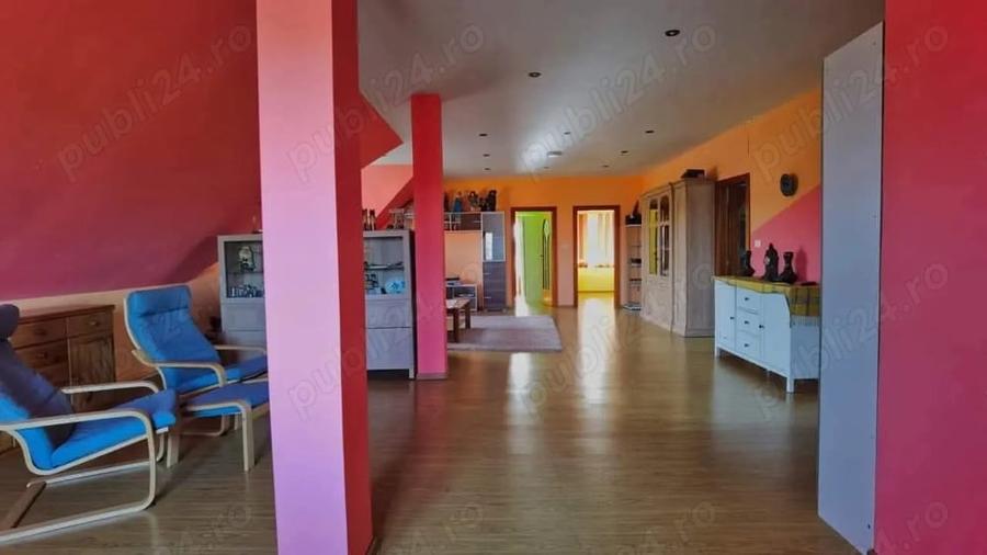Casă cu 6 camere cu Teren 647 Mp în Central