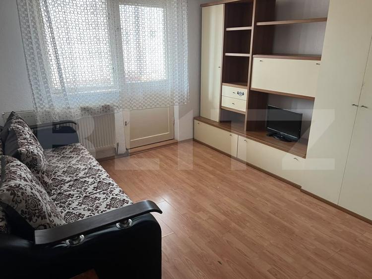 Apartament cu 3 camere decomandat, mobilat în Tractorul