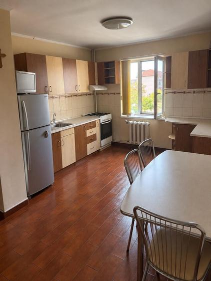 Apartament cu 3 camere decomandat în Dragoș Vodă