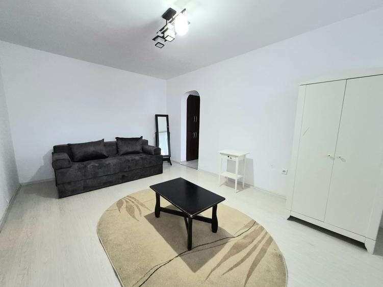 Apartament cu 3 camere semidecomandat în Țiglina 1